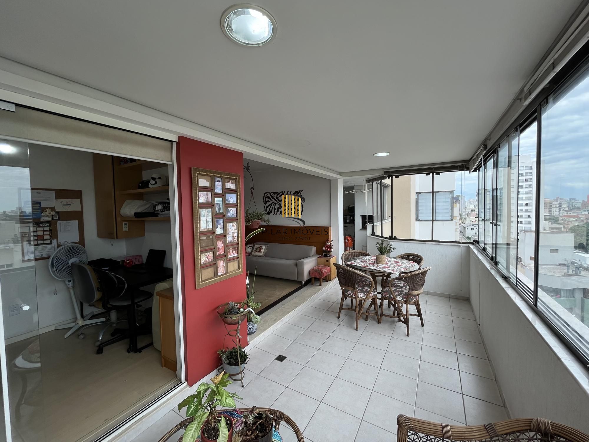 Apartamento de três dormitórios, suíte e uma vaga de garagem no bairro Santana