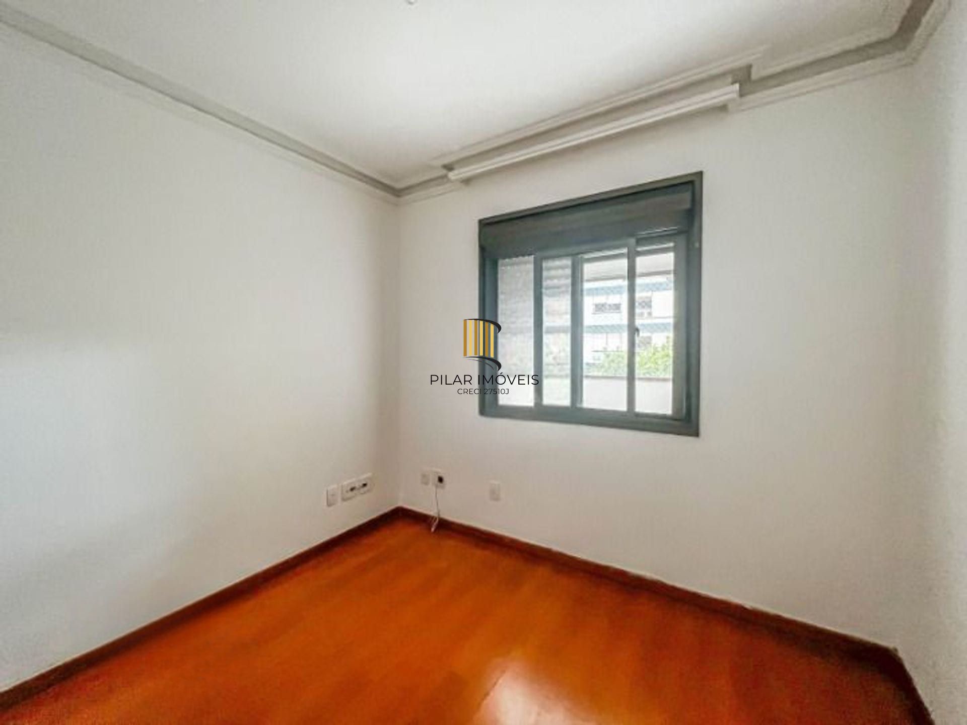Apartamento de 3 quartos, suíte e 1 vaga de garagem no bairro Menino Deus em POA