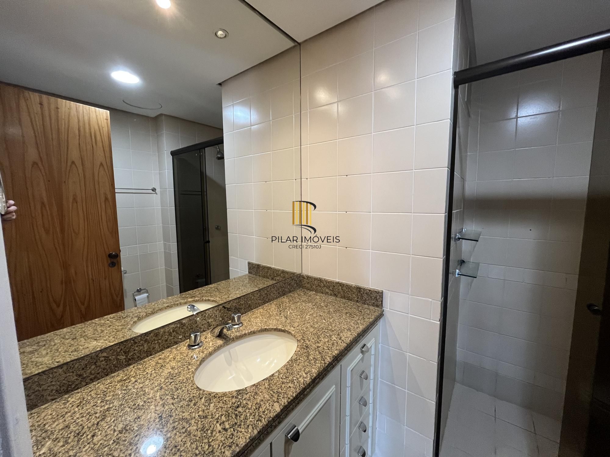 Apartamento de 3 quartos, suíte e 2 vagas de garagem no Bairro Menino Deus POA