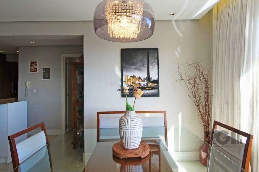 EXCELENTE OPORTUNIDADE! 120m2, 2 VAGAS, ANDAR ALTÍSSIMO COM VISTA PARA AEROPORTO! Apartamento 3 dormitórios (sendo 1 suíte) 