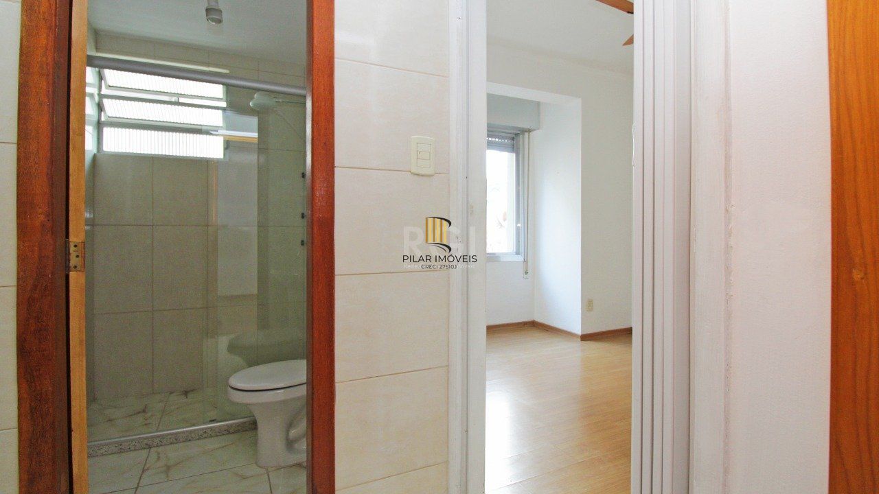 Excelente apartamento de 1 (um) quarto no bairro Centro, da cidade de Porto Alegre , na Av. Borges de Medeiros, 652 . Apartamento amplo e muito bem localizado, em localização nobre na Av. Borges d