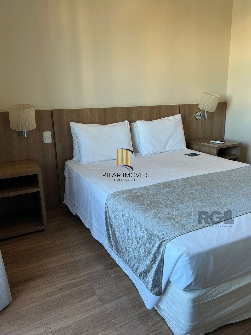 Flat semimobiliado, uma vaga, no bairro Praia de Belas em Porto Alegre
