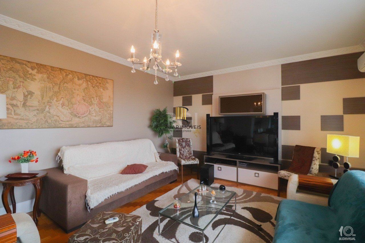 Apartamento á venda com 3 dormitórios com 1 suíte com sacada + 2 sacadas na sala e living, 233,85M²  e 1 vaga de garagem escriturada e coberta, no Bairro Independência em Porto Alegre.
