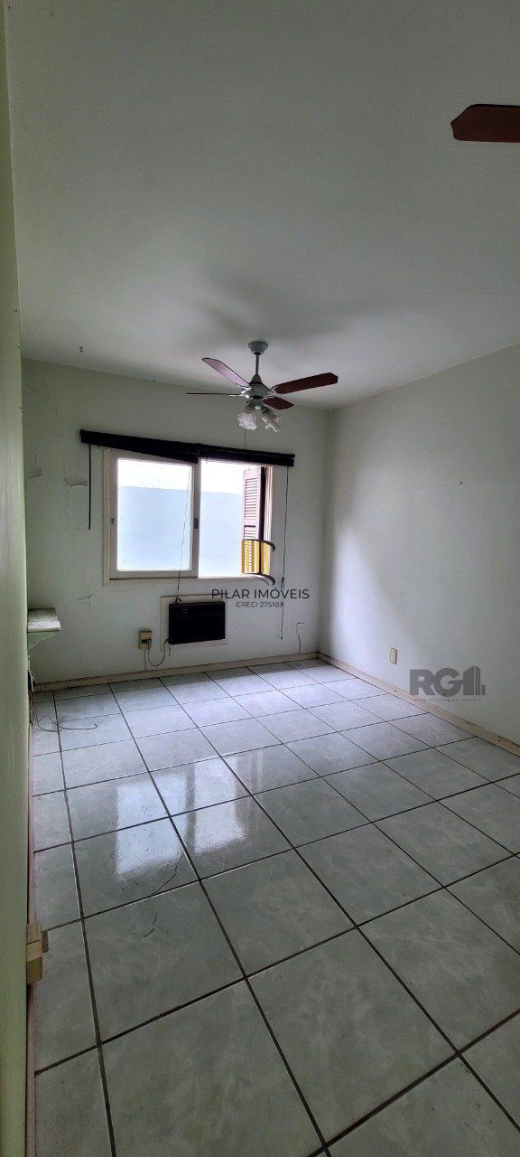  Apartamento amplo com dois dormitórios no bairro Rio Branco  em Porto Alegre. 