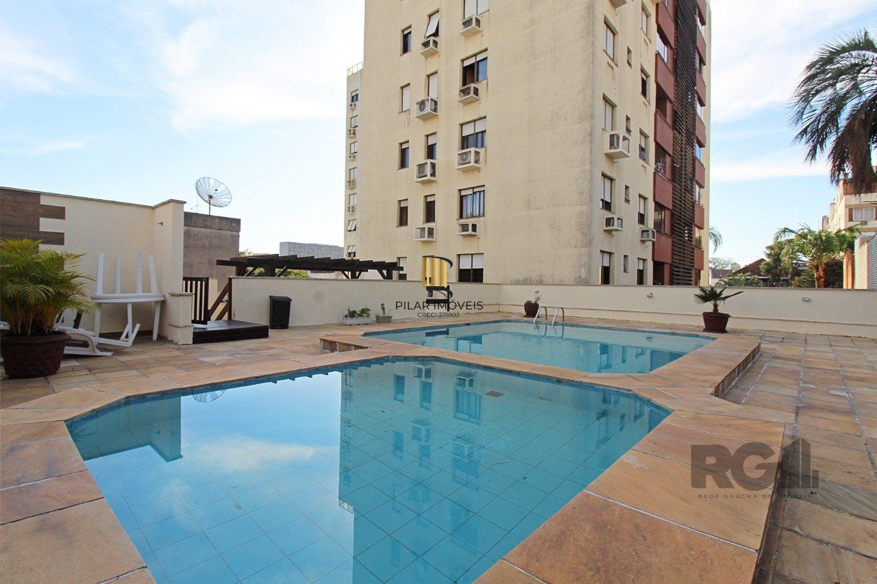 Apartamento de três dormitórios, suíte e 1 vaga de garagem no bairro Menino Deus