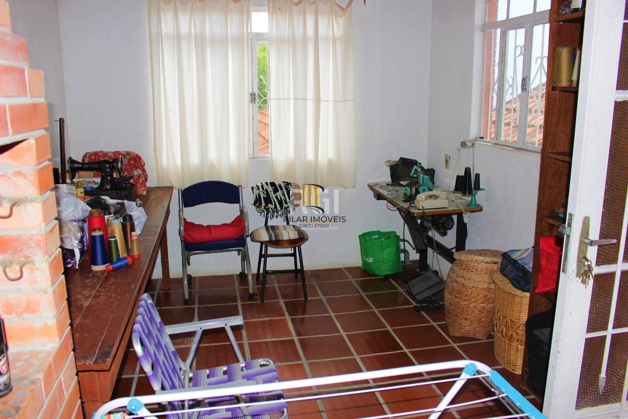 Casa para Venda - 208m², 3 dormitórios, 1 vaga - Partenon