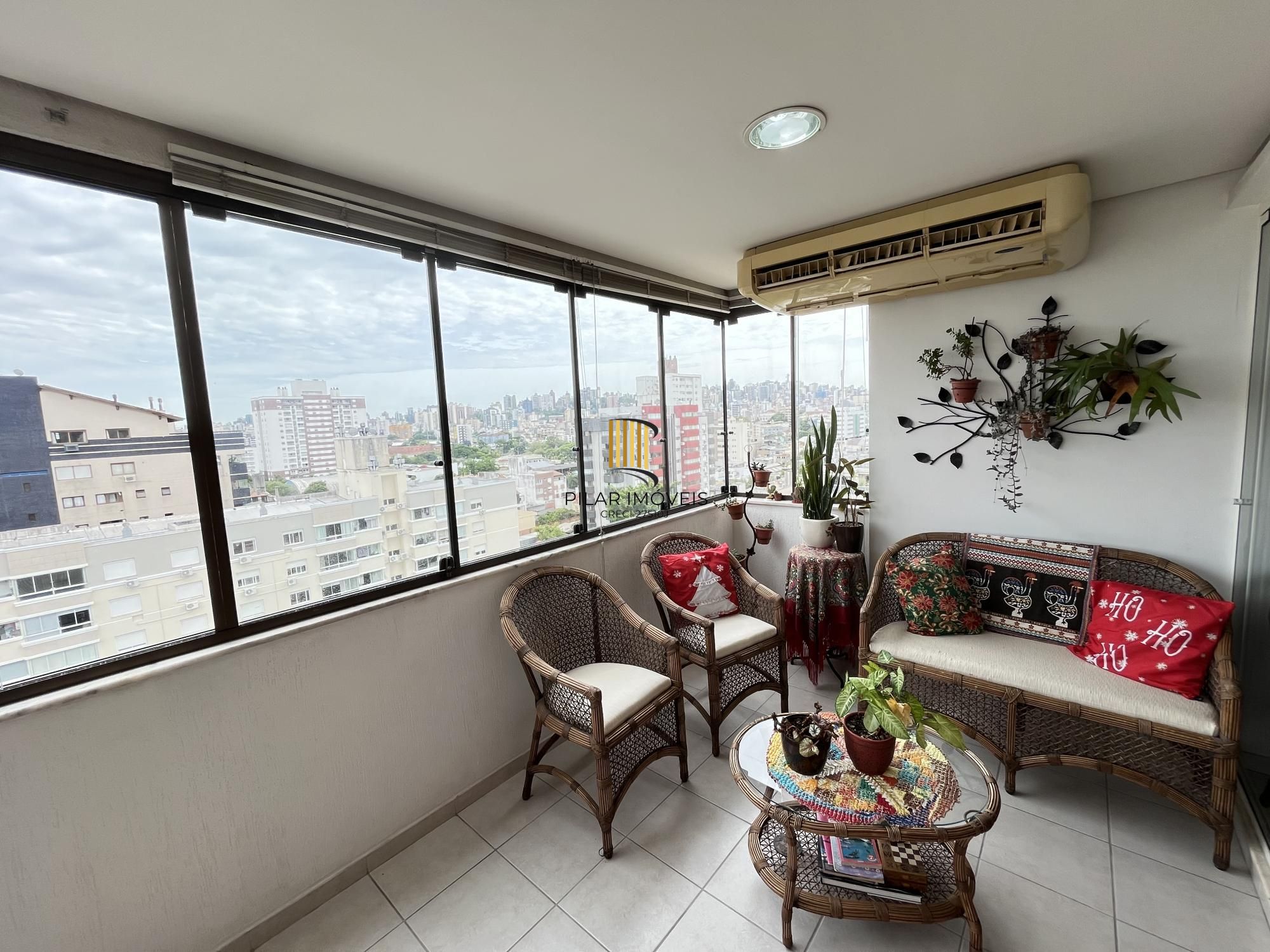 Apartamento de três dormitórios, suíte e uma vaga de garagem no bairro Santana