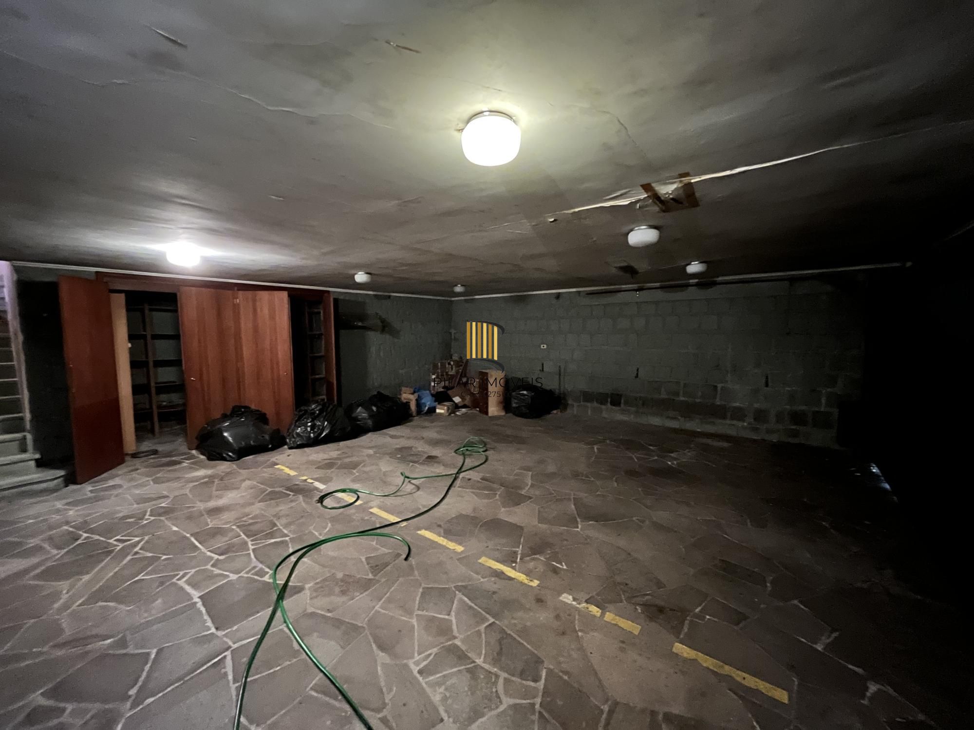 Casa de 4 quartos, 2 suítes e 2 vagas de garagem no bairro Boa Vista em POA