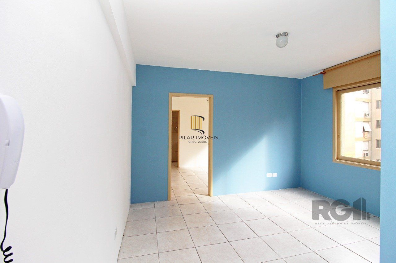 Apartamento de um dormitório na rua Washington Luiz, Centro Histórico de Porto Alegre.  