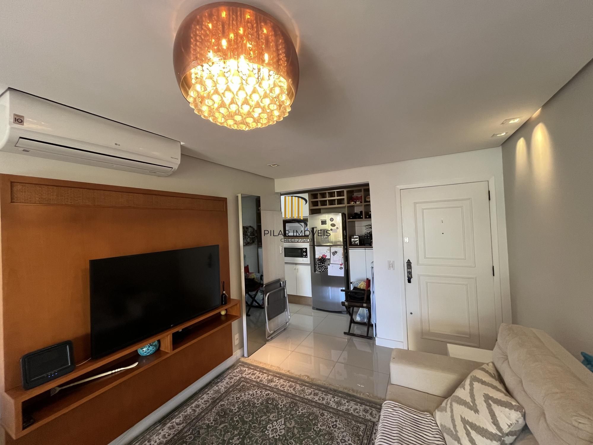 Apartamento de 2 quartos e 1 vaga de garagem bairro Menino Deus em Porto Alegre