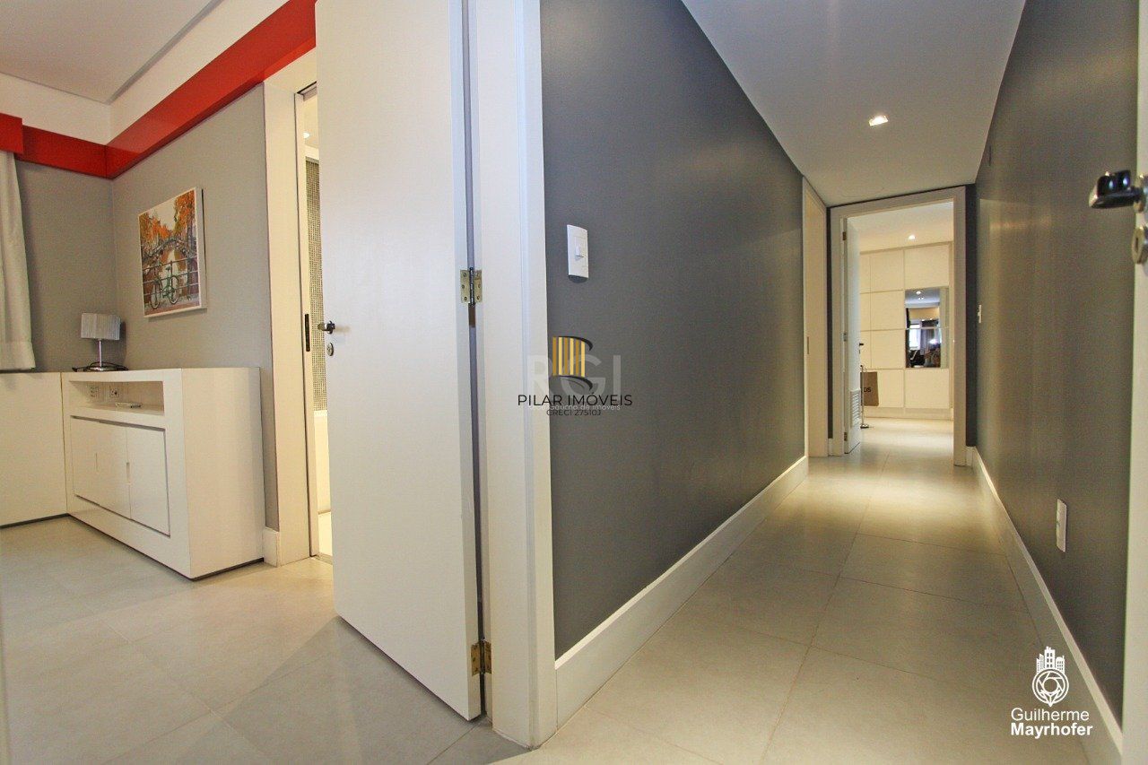 Cobertura para Venda - 327m², 3 dormitórios, sendo 3 suites, 5 vagas - Petrópolis