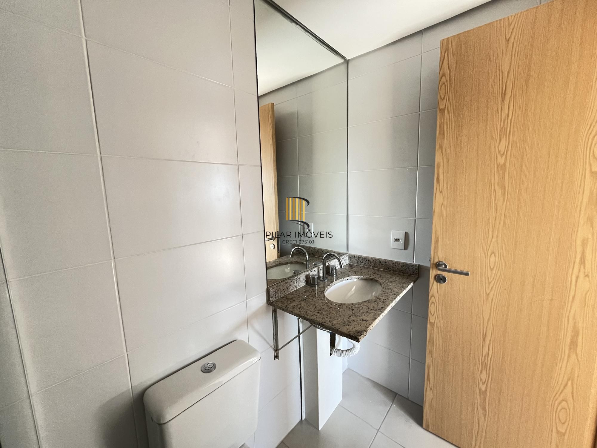 Apartamento de 2 dormitórios, suíte e 1 vaga de garagem no bairro Passo da Areia