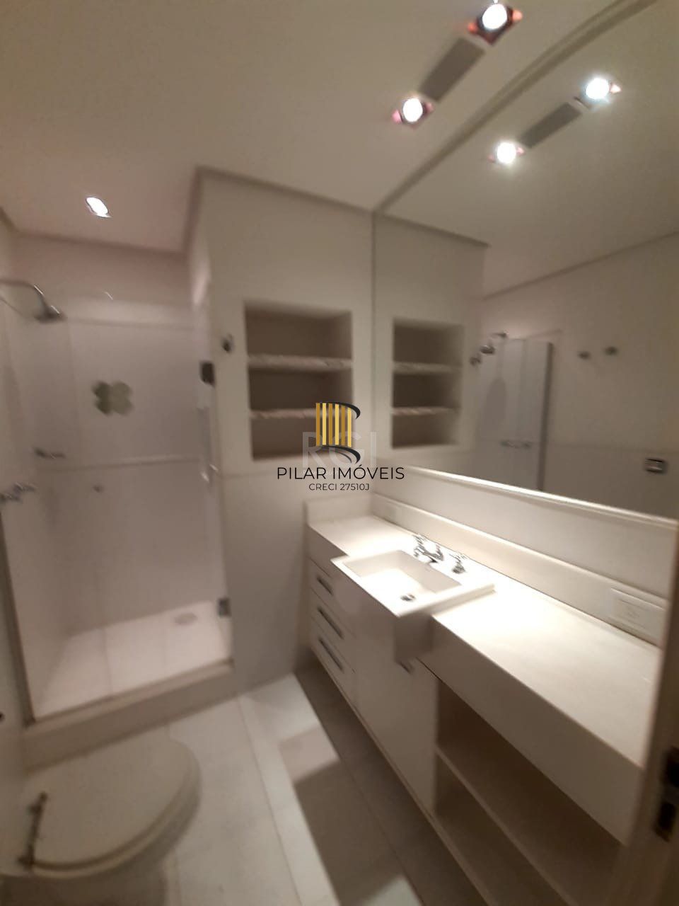 Apartamento para Venda - 230m², 4 dormitórios, sendo 1 suites, 2 vagas - Petrópolis