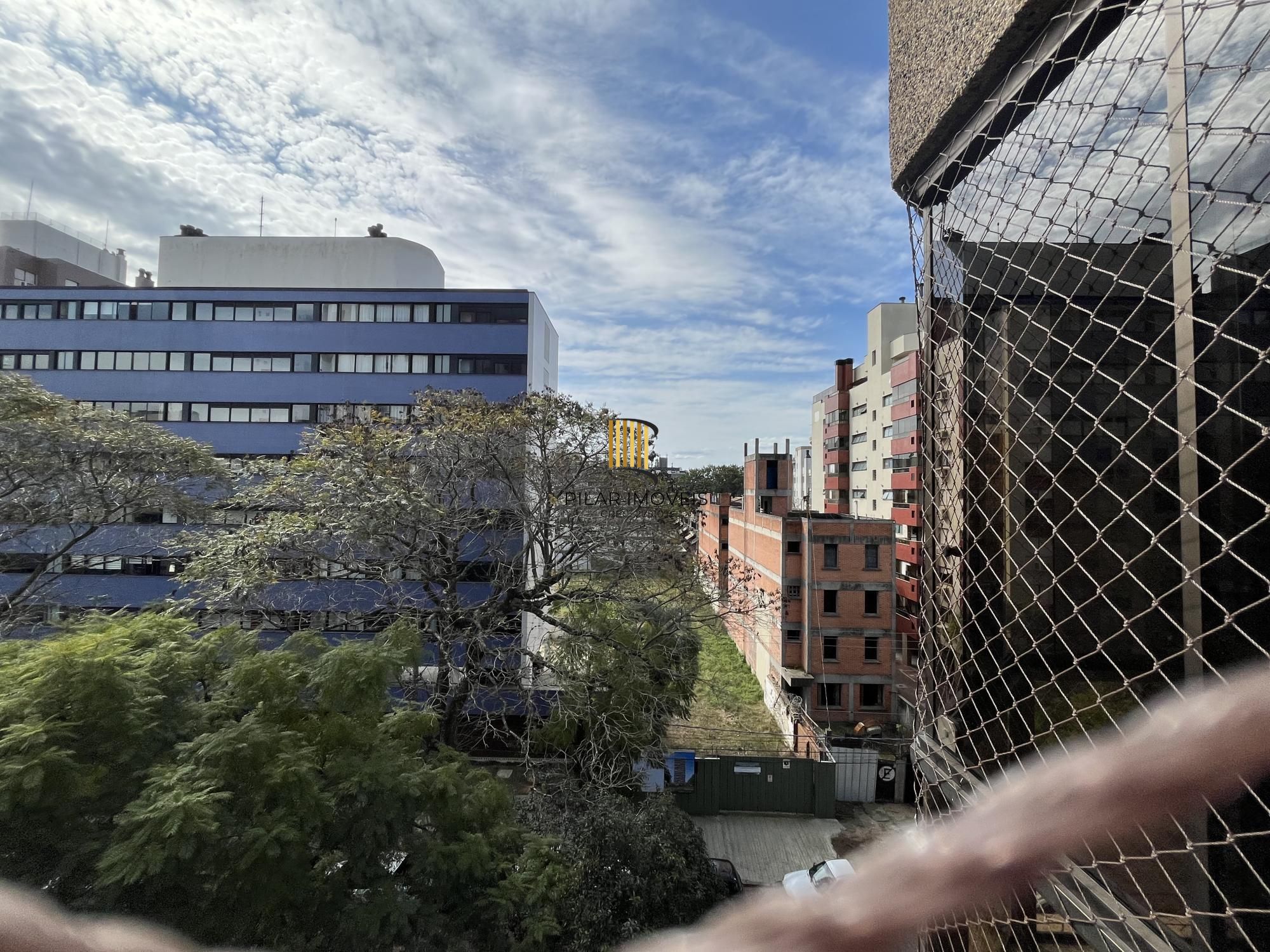 Apartamento de 3 quartos, suíte e 2 vagas de garagem no Bairro Menino Deus POA