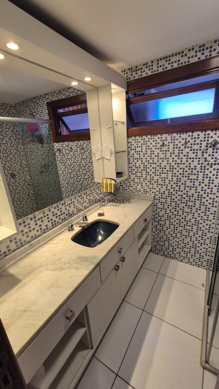 apartamento de 2 quartos, suíte e 1 vaga de garagem no bairro Menino Deus