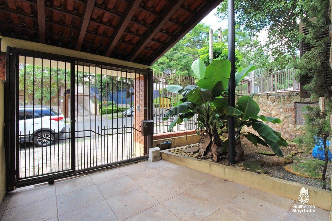 Casa para Venda - 347m², 5 dormitórios, sendo 2 suites, 3 vagas - São João