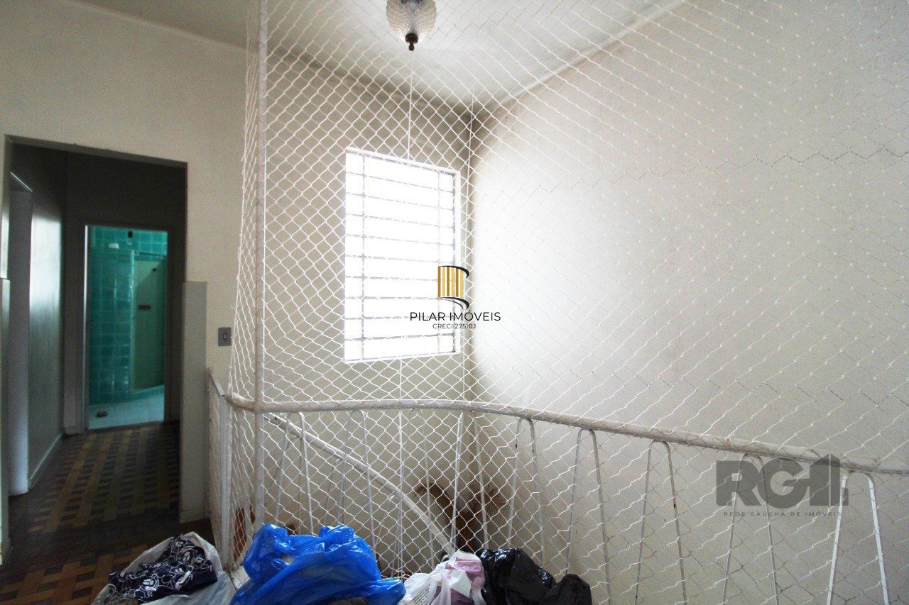 Casa à venda 4 quartos (dormitórios), suíte, 3 vagas - Partenon, Porto Alegre