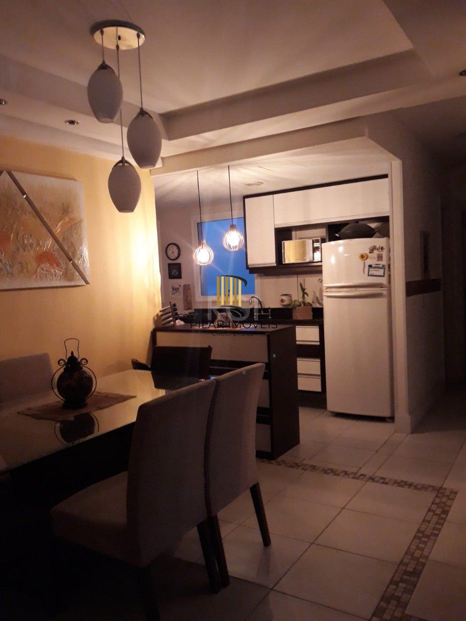 Apartamento de três dormitórios, suíte e uma vaga de garagem no bairro Cristo Redentor em Porto Alegre.