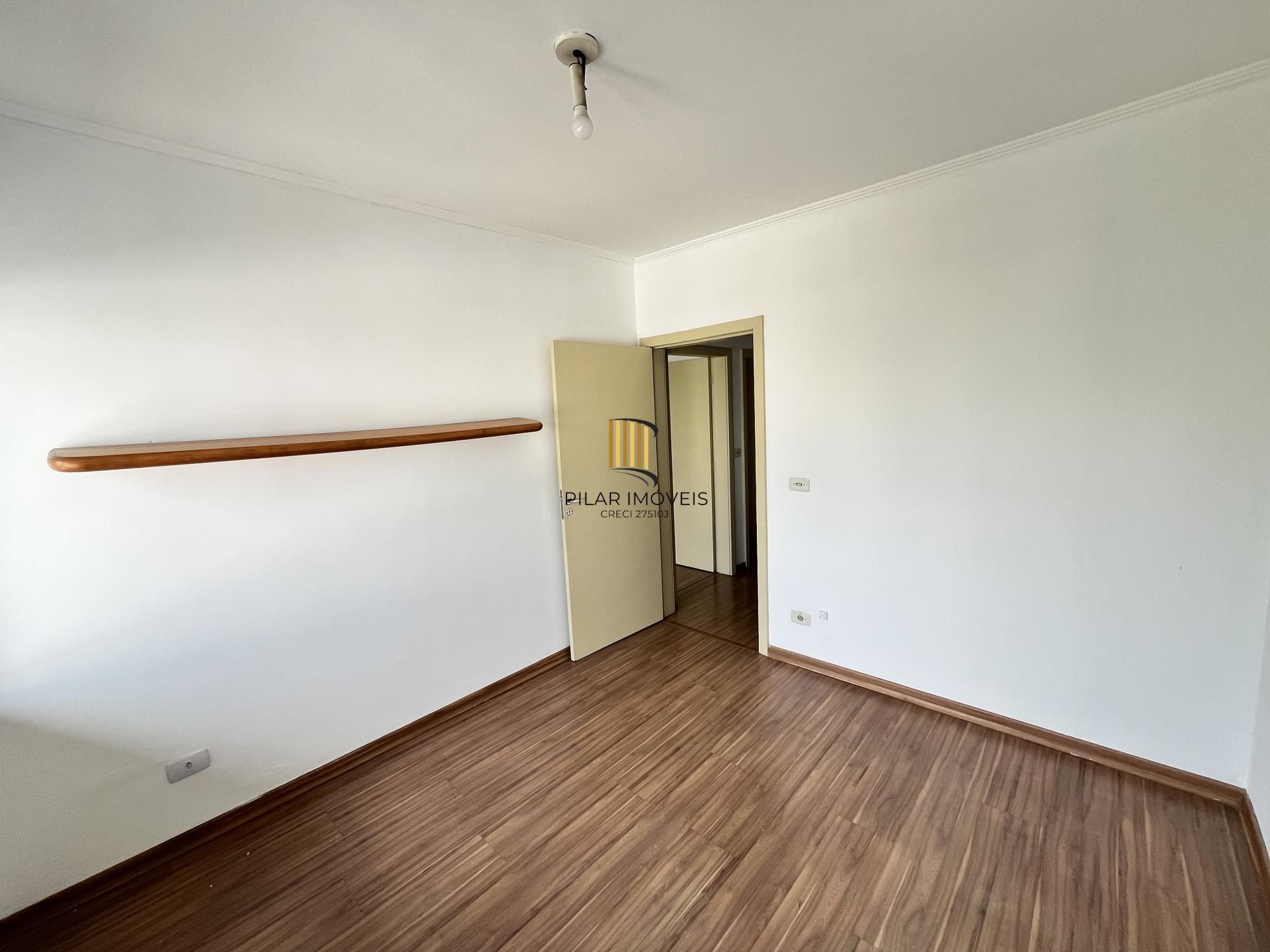 Apartamento de 3 quartos, churrasqueira e 1 vaga de garagem bairro Petrópolis