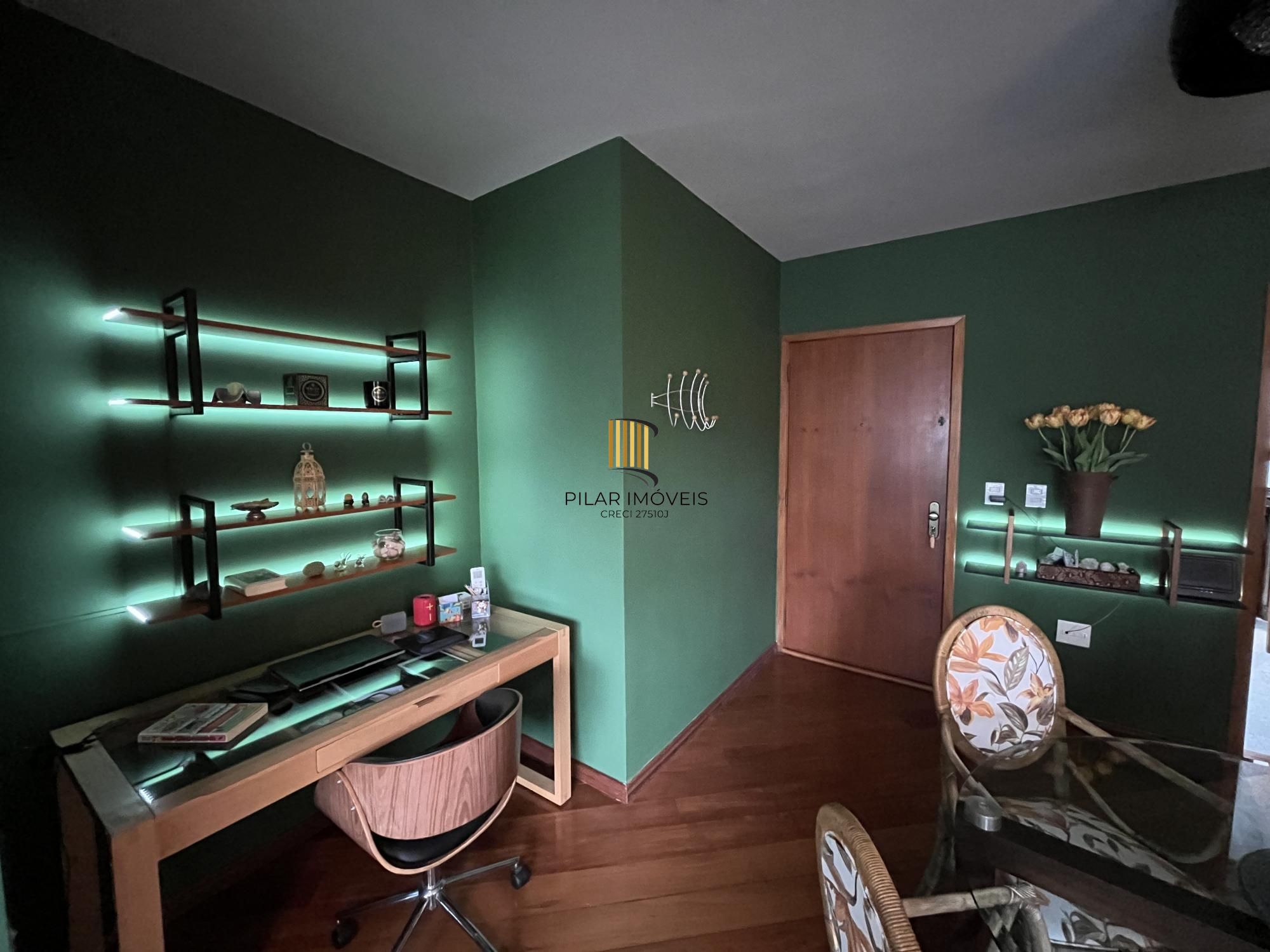 Apartamento de 2 quartos, suíte, churrasqueira, lareira e garagem Bela Vista POA