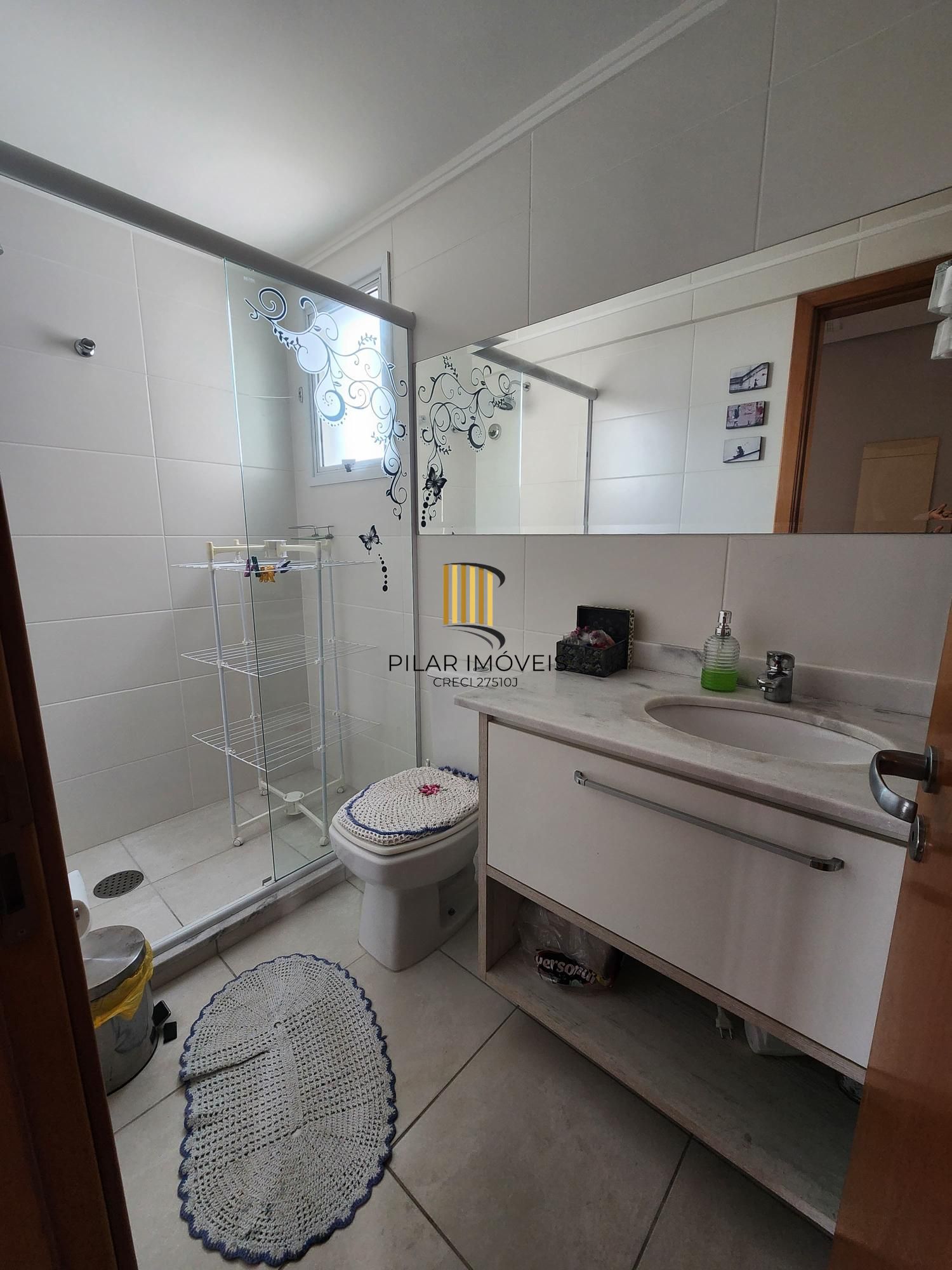 Apartamento de 2 quartos, suíte e 2 vagas garagem no bairro Santana Porto Alegre