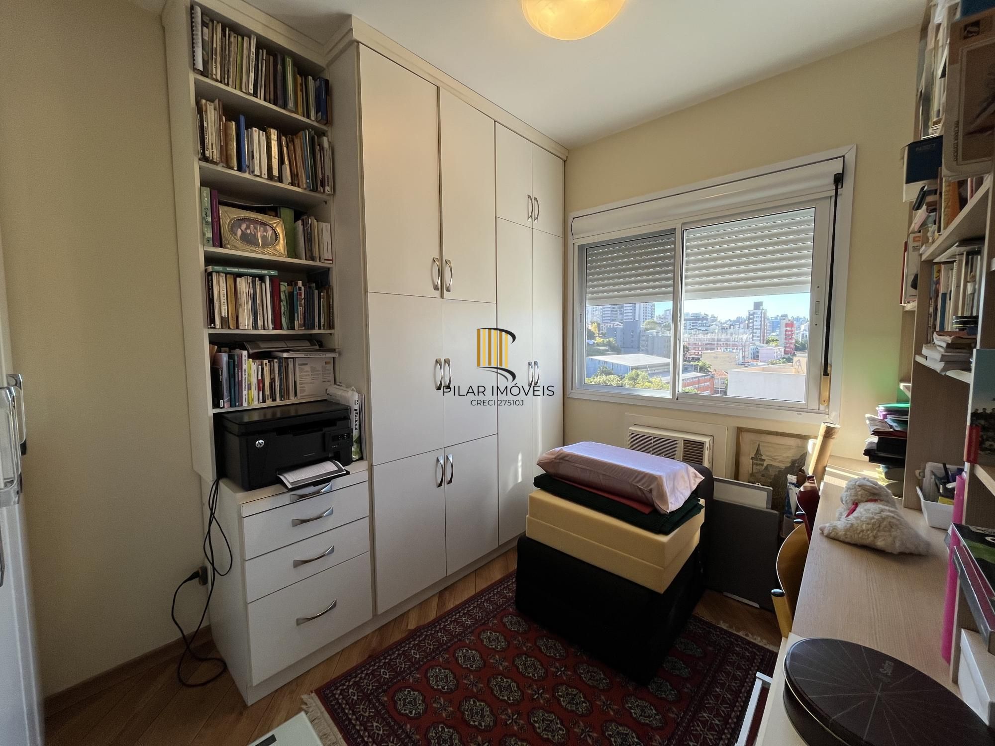 Apartamento de 2 quartos, suíte e 1 vaga de garagem no bairro Rio Branco em POA