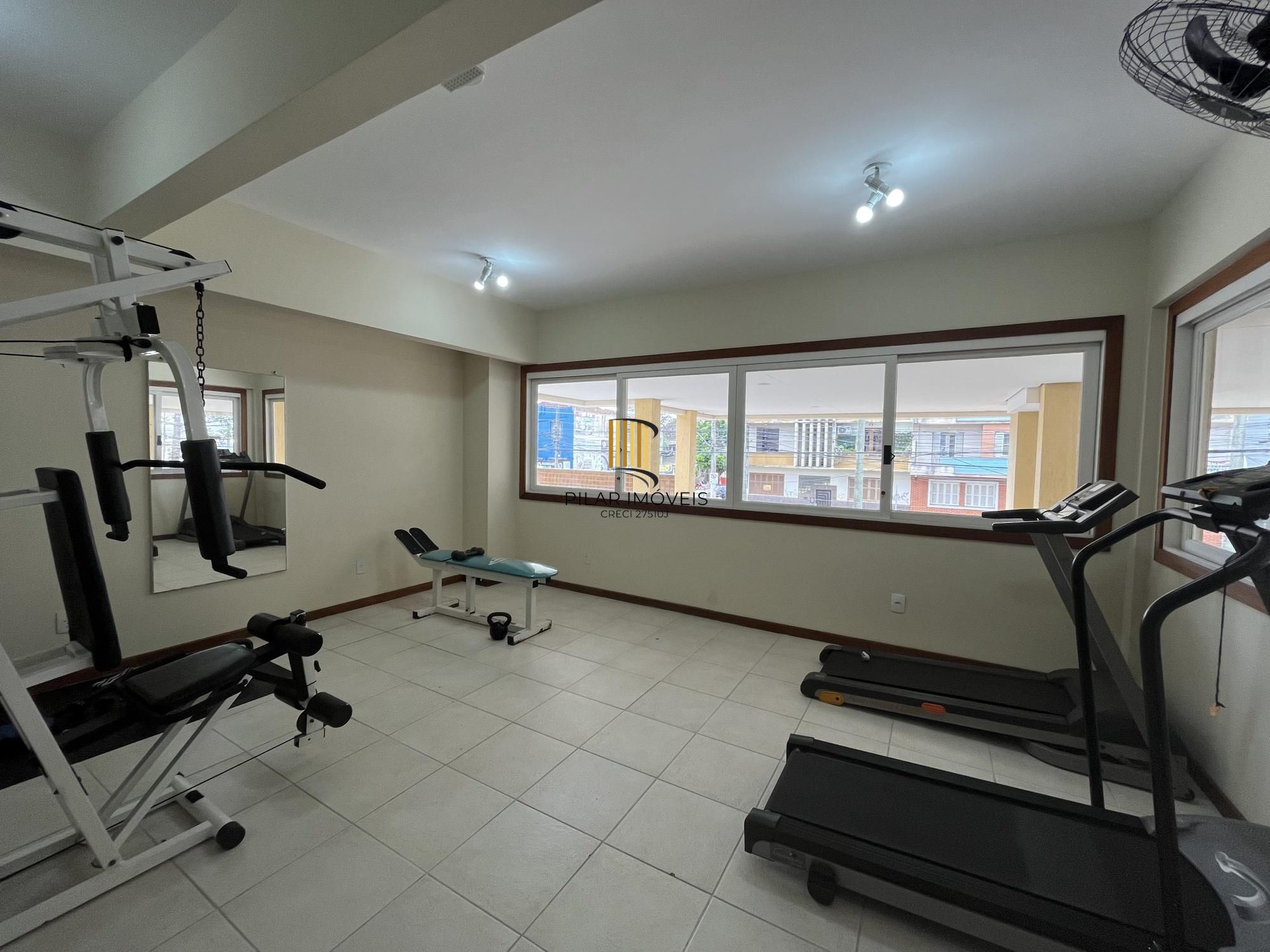 Apartamento de dois quartos, suíte e uma vaga de garagem no bairro Menino Deus