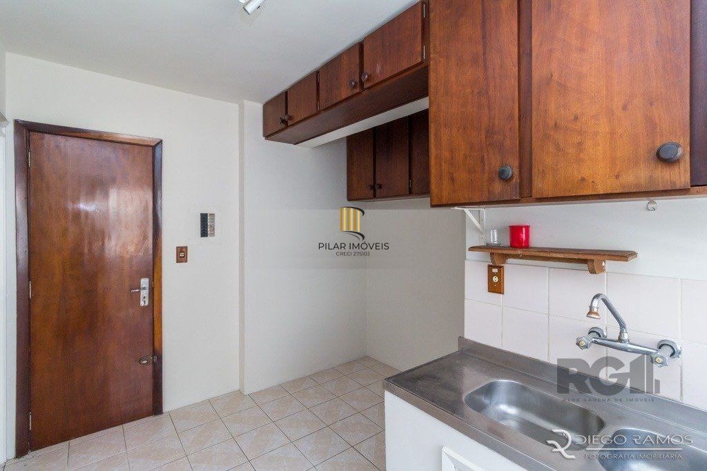 Apartamento 2 dormitórios, sendo 1 suíte, 72 m² de área privativa e 2 vaga(s) de garagem. Localizado na Rua/Av. Bagé, no bairro Petrópolis em Porto Alegre.