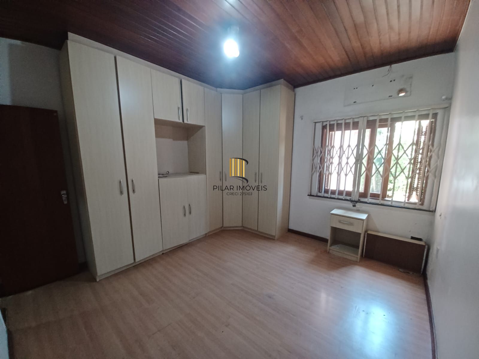 Casa de 3 quartos, suíte e patio no bairro Medianeira em POA