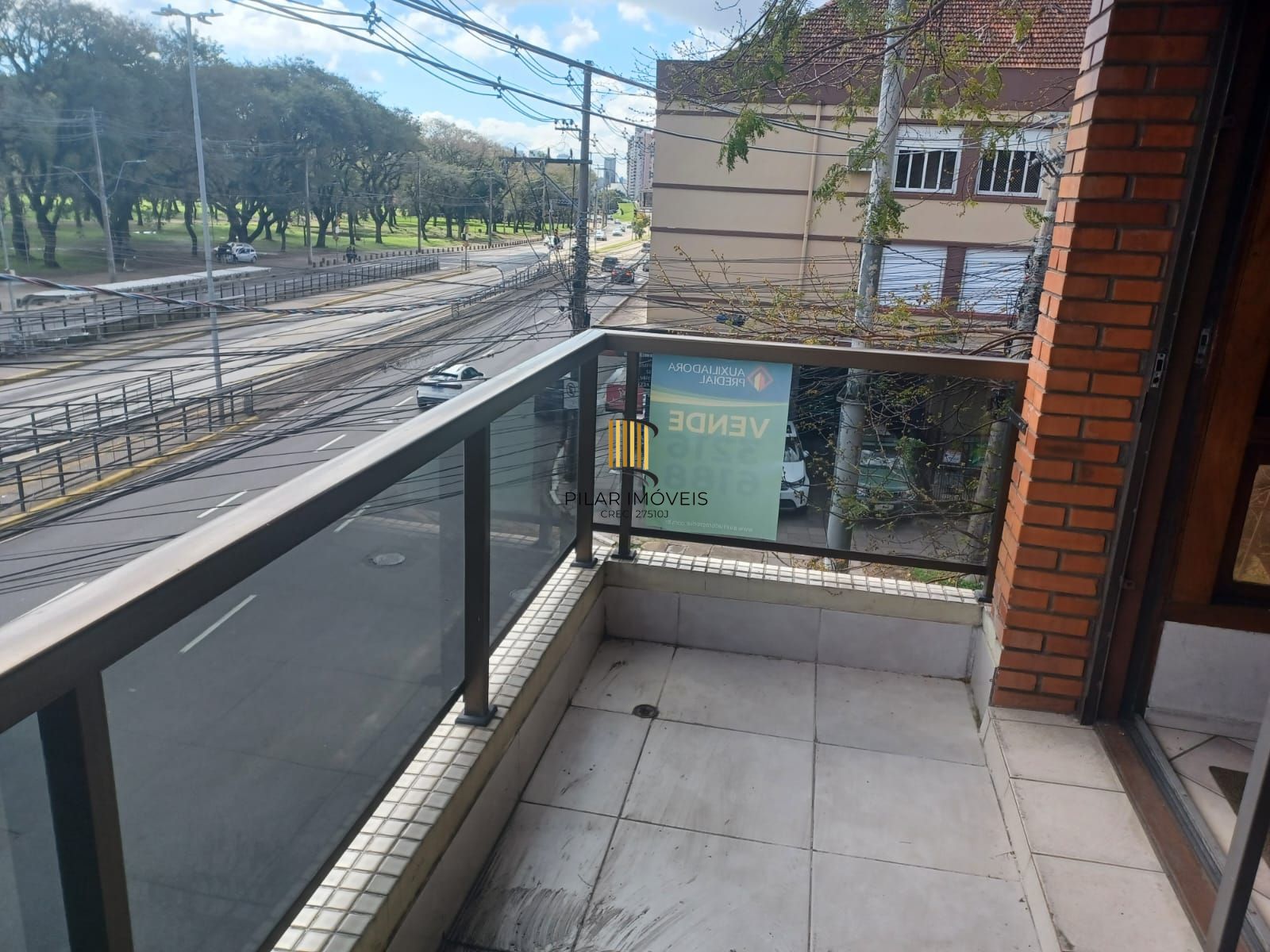 Apartamento de 2 dormitórios lavabo living amplo com sacada  de frente edificio com elevador