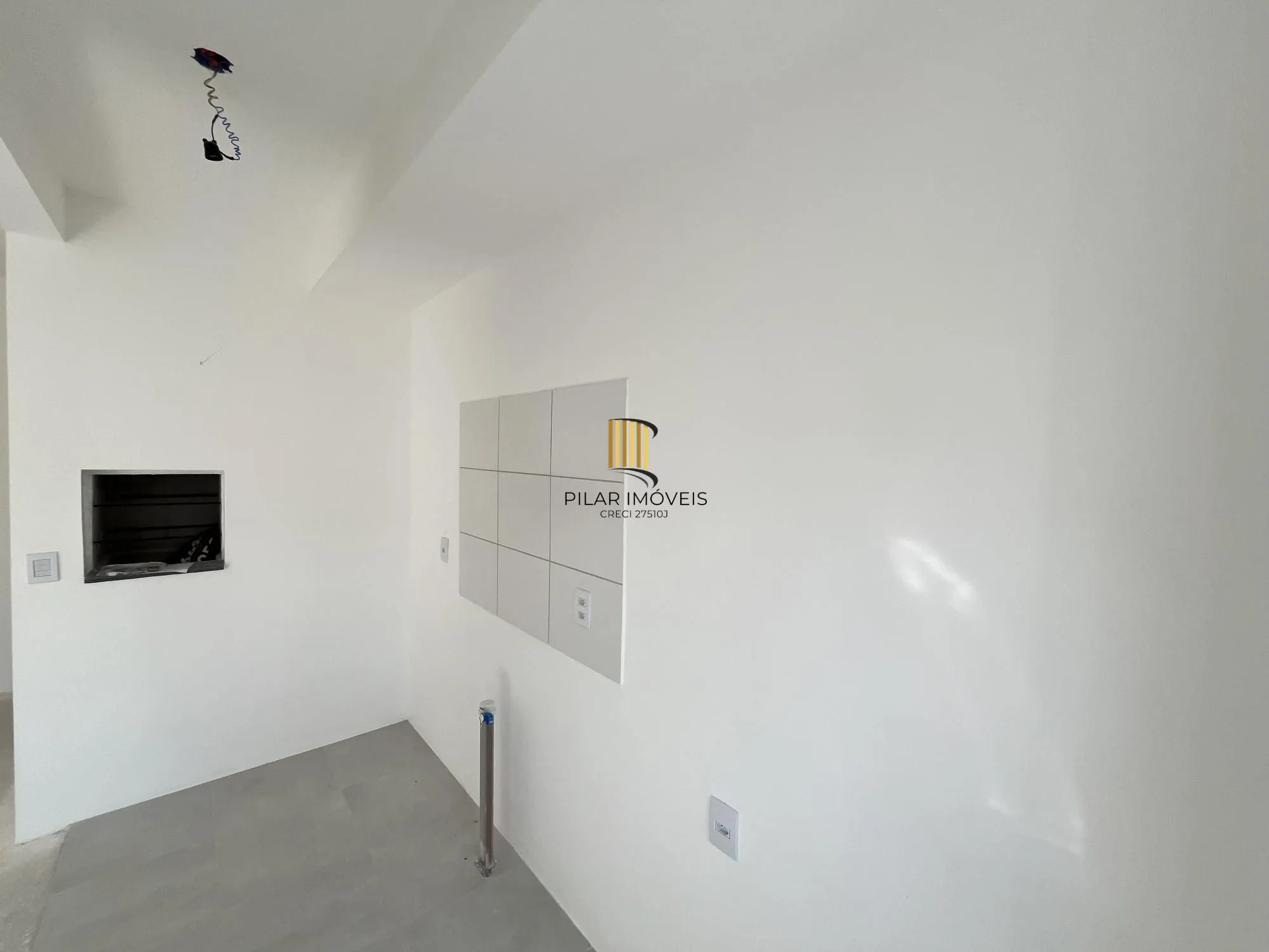 Apartamento de 2 quartos e 1 vaga de garagem no bairro Morro Santana em POA