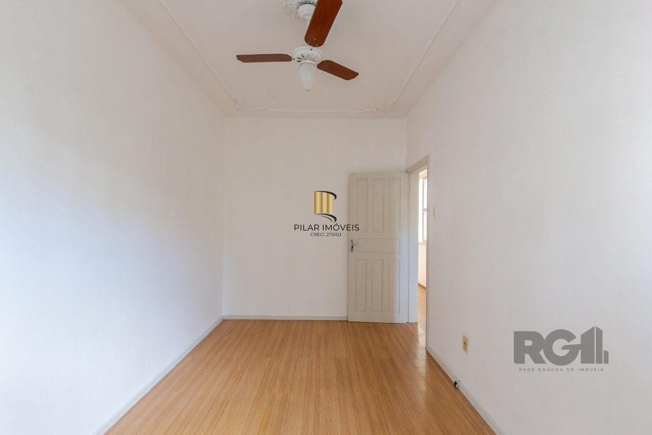 Apartamento de dois quartos e dois banheiros no bairro Rio Branco em Porto Alegre.