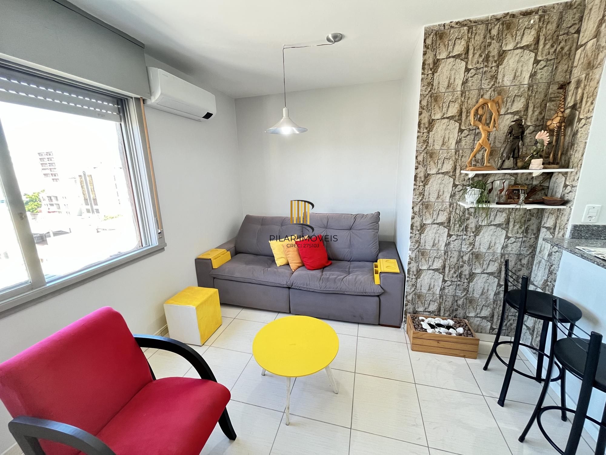 Apartamento de 2 quartos, suíte e 1 vaga de garagem no bairro Farroupilha em POA