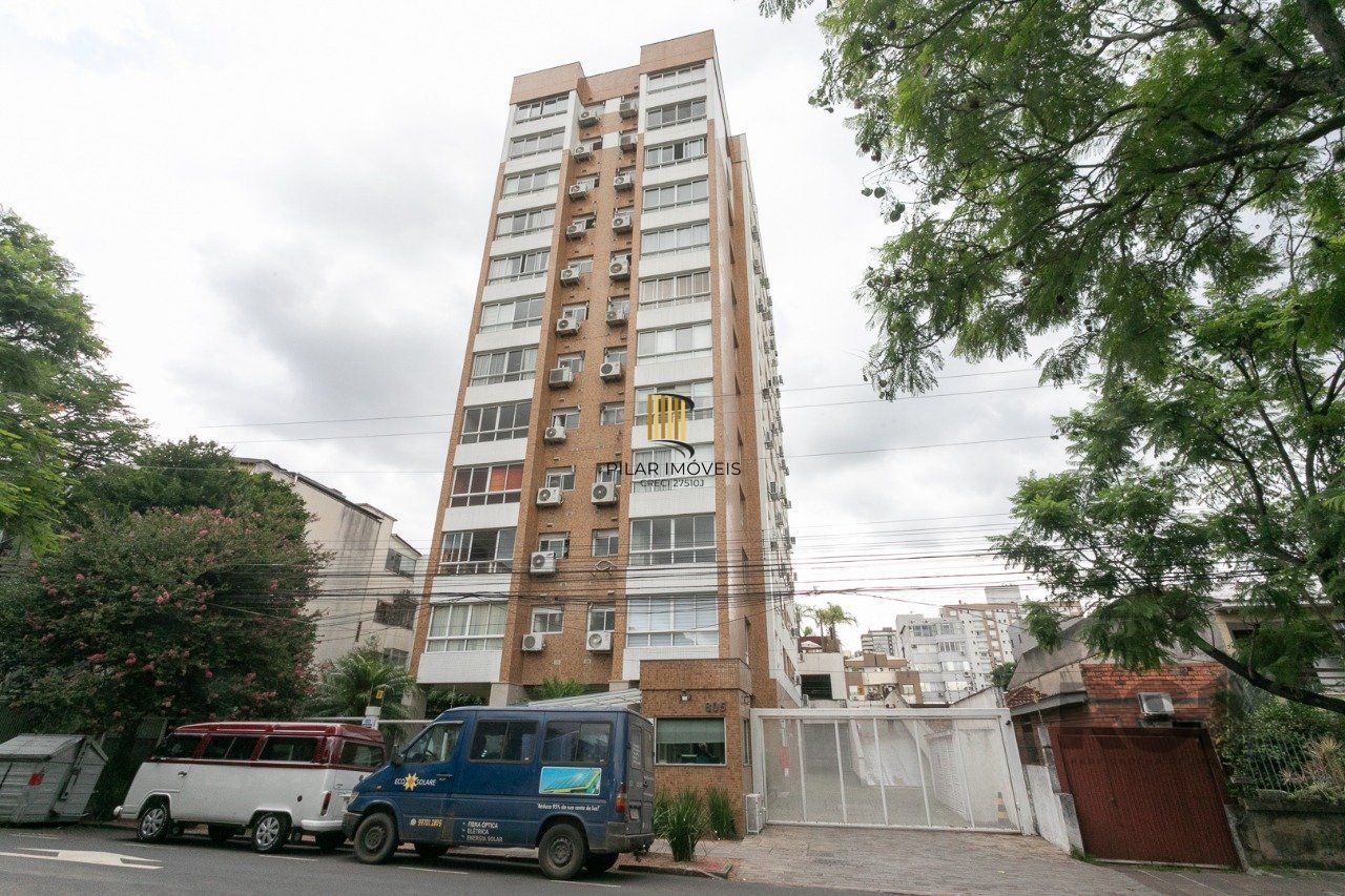 Apartamento semimobiliado e decorado no bairro Auxiliadora, com 91 m²
