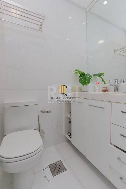 Apartamento de 3 dormitórios e 1 suíte no bairro Floresta em Porto Alegre