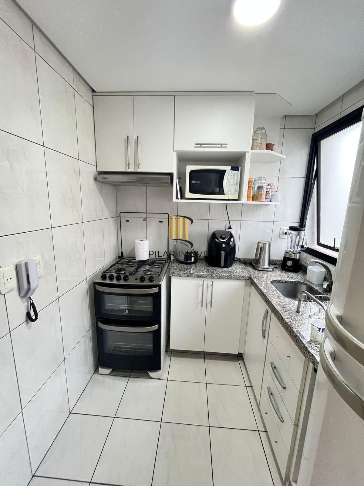 Apartamento de 2 quartos e 1 vaga de garagem no bairro Menino Deus Porto Alegre