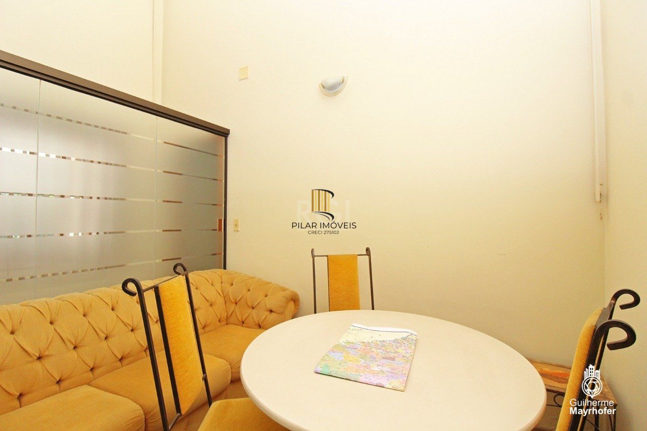 Casa para Venda - 347m², 5 dormitórios, sendo 2 suites, 3 vagas - São João