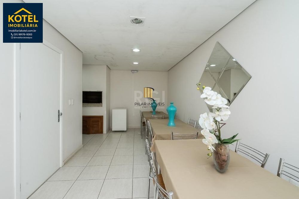 Apartamento de 2 quartos, suíte e 1 vaga de garagem no bairro Auxiliadora em POA