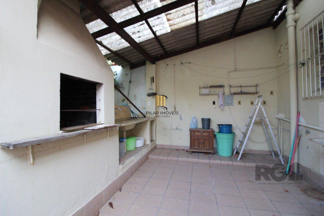 Casa à venda 4 quartos (dormitórios), suíte, 3 vagas - Partenon, Porto Alegre