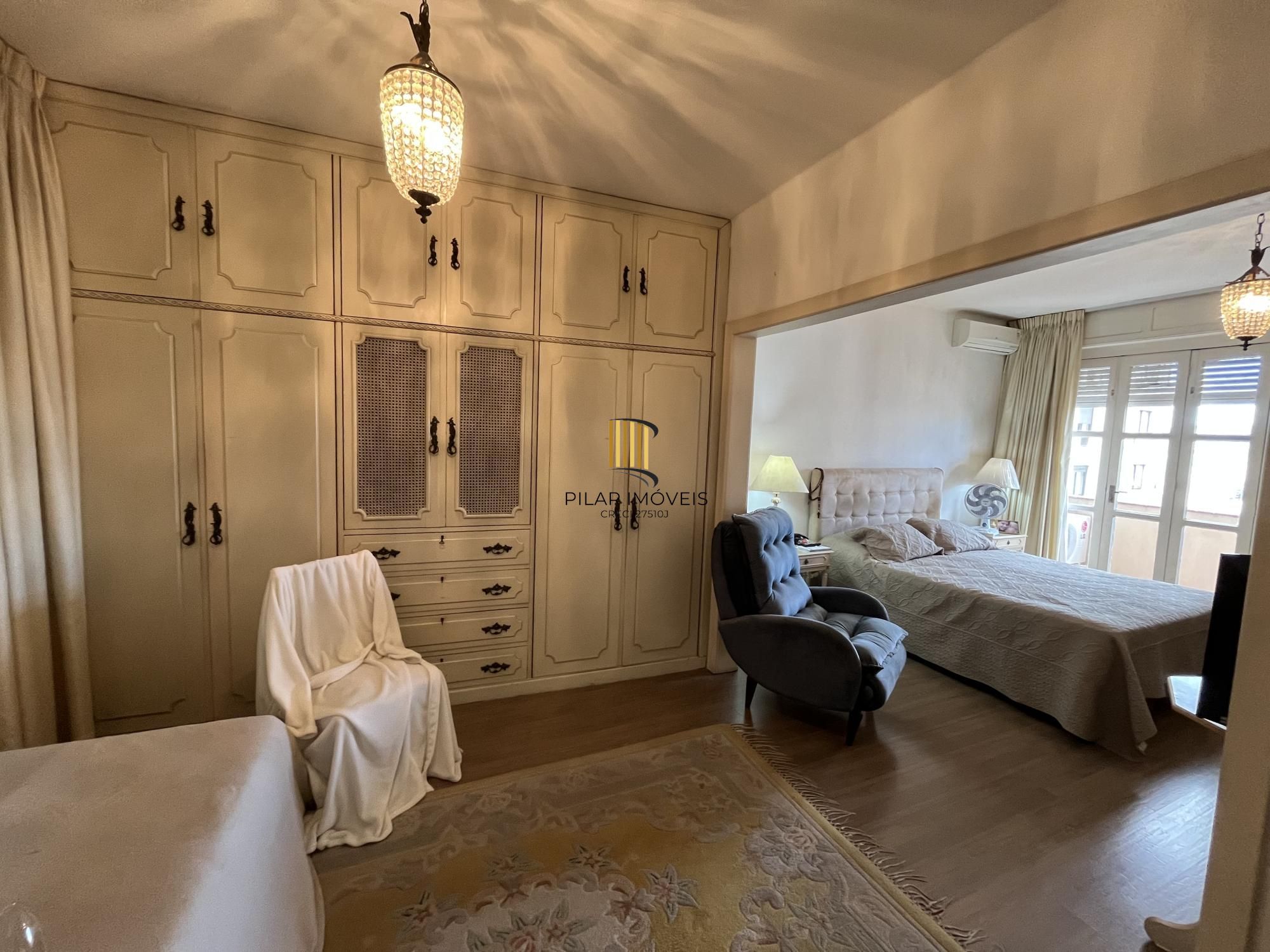 3 quartos, gabinete ou 4º quartos e 1 vaga de garagem junto ao Moinhos de Vento