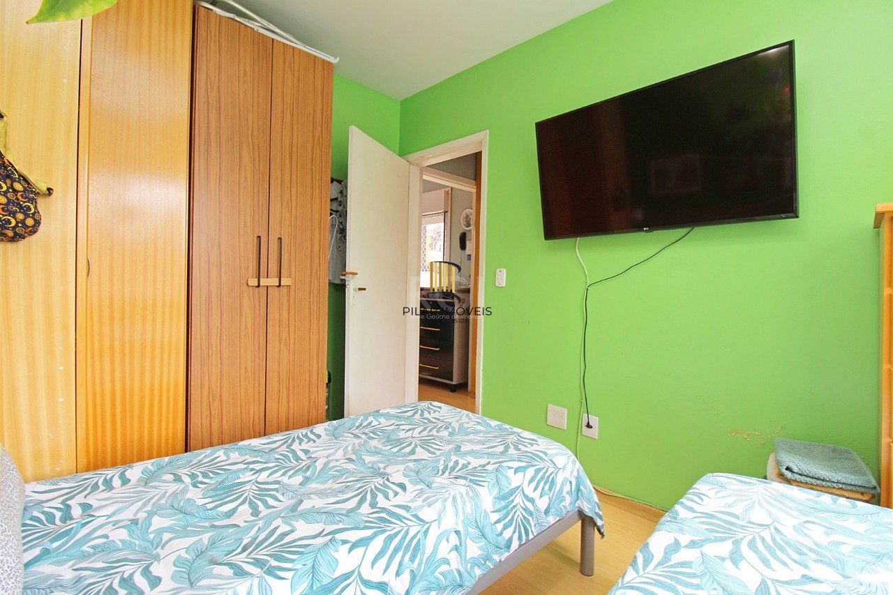 Cobertura de dois dormitórios e dois banheiros, próximo ao hospital Moinhos de Vento e shopping total, bairro Floresta em Porto Alegre.