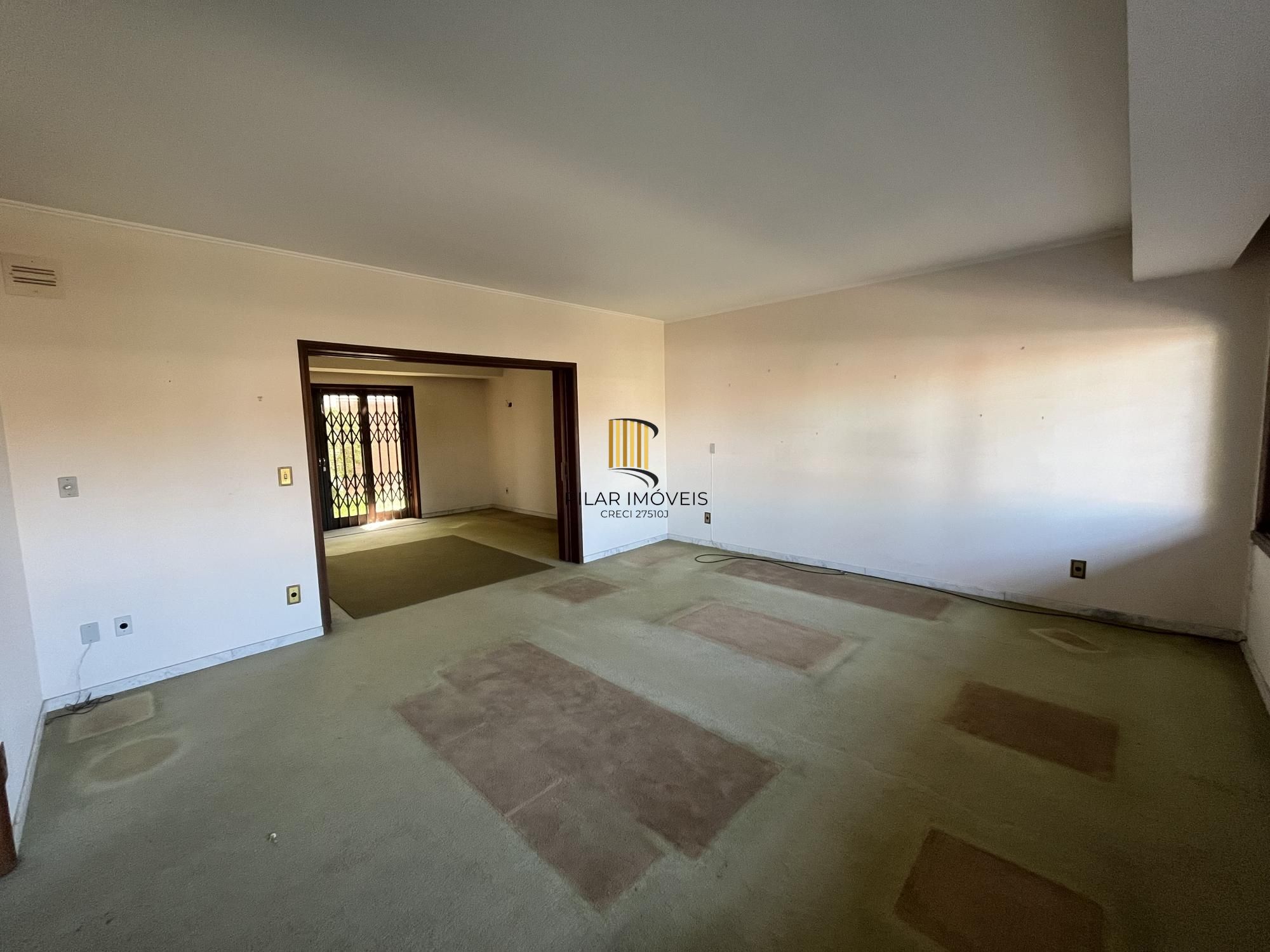 Casa de 4 quartos, 2 suítes e 2 vagas de garagem no bairro Boa Vista em POA