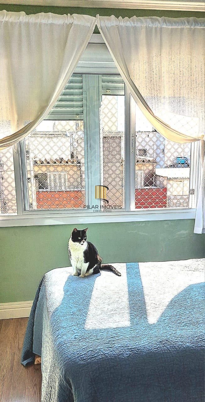 Apartamento de dois quartos e uma vaga de garagem no bairro Menino Deus