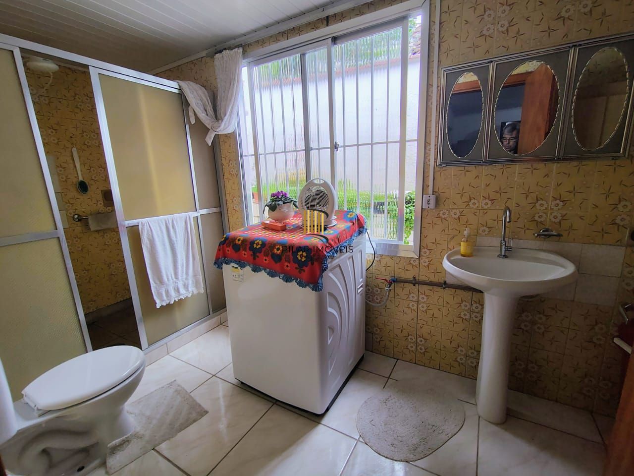 Casa 3 dormitórios e 3 vagas de garagem.