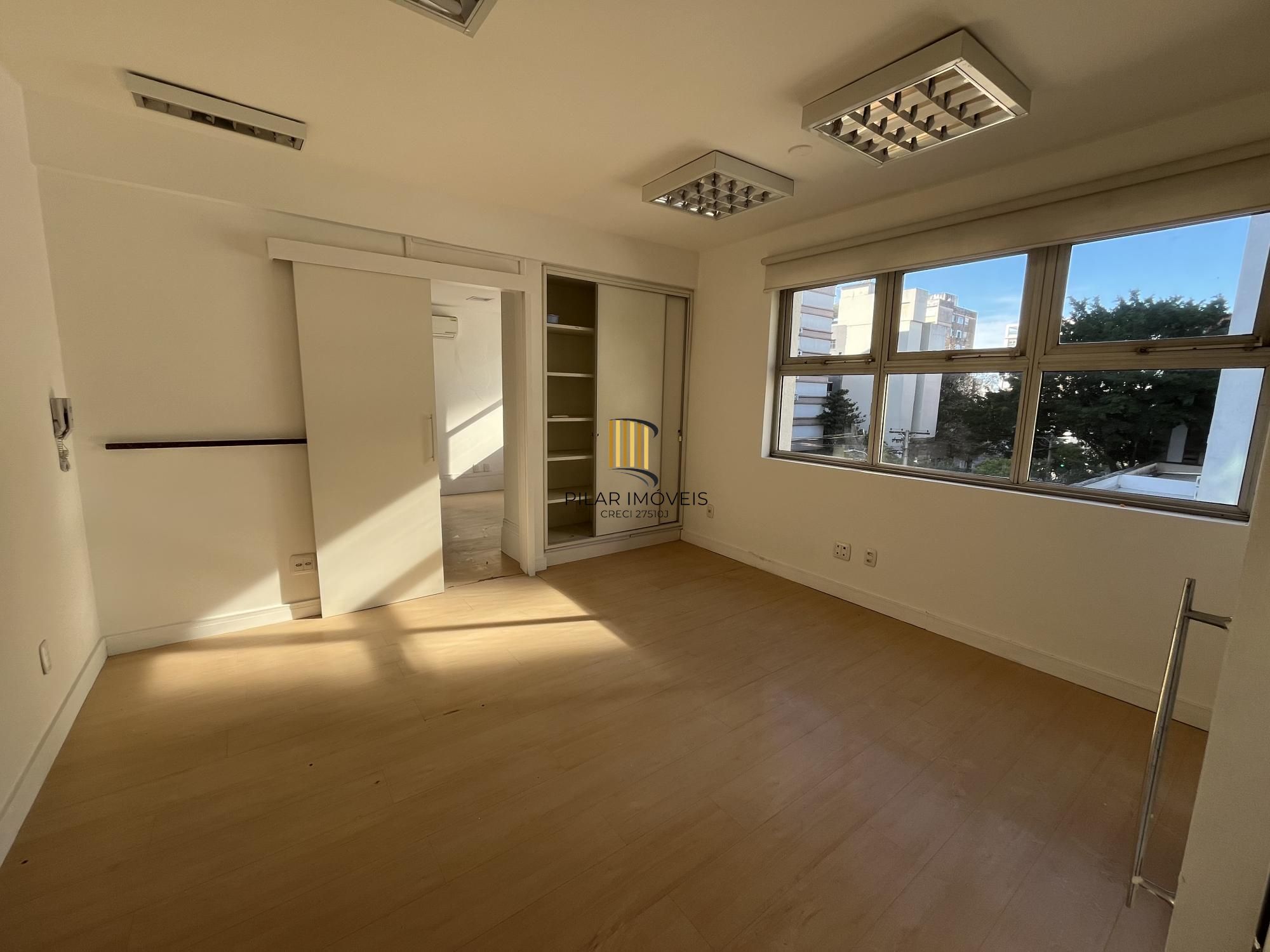 sala comercial grande prédio com elevador no bairro Rio Branco em Porto Alegre
