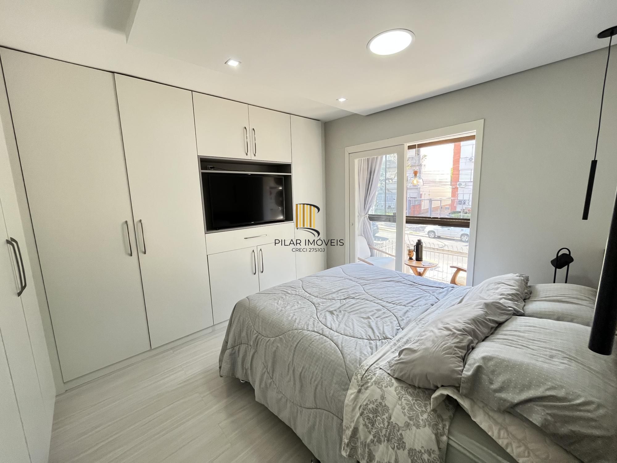 Apartamento de 2 quartos, suíte e 2 vagas de garagem no bairro Petrópolis em POA