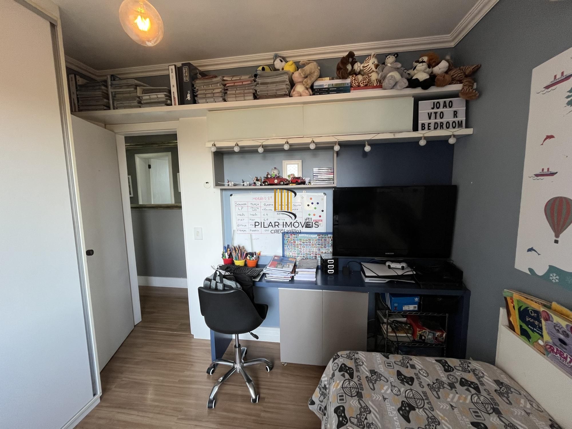 Apartamento de 3 quartos, suíte e 1 vaga de garagem no Bairro Menino Deus em POA