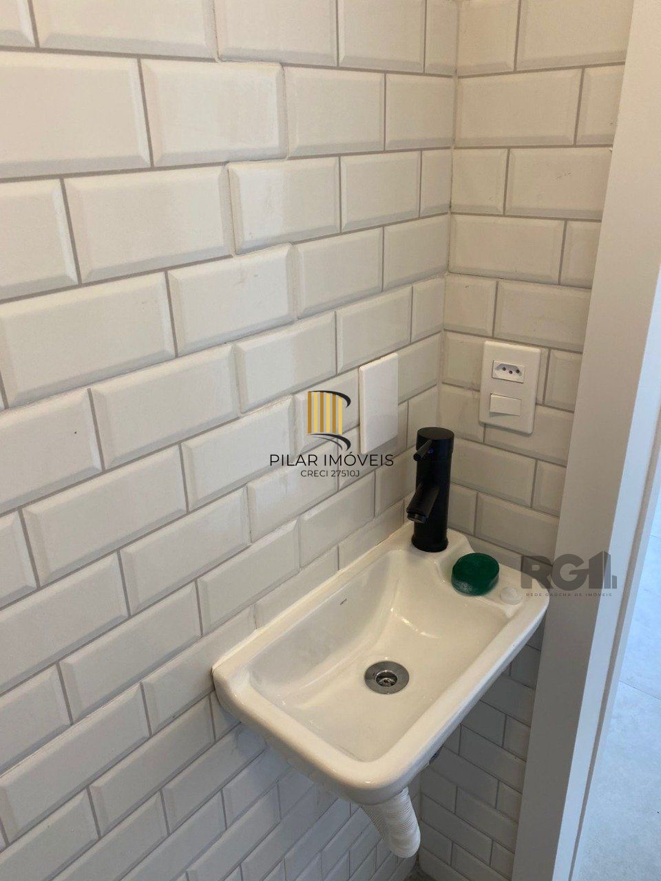 Apartamento para Venda - 74.48m², 2 dormitórios, 1 vaga - Petrópolis