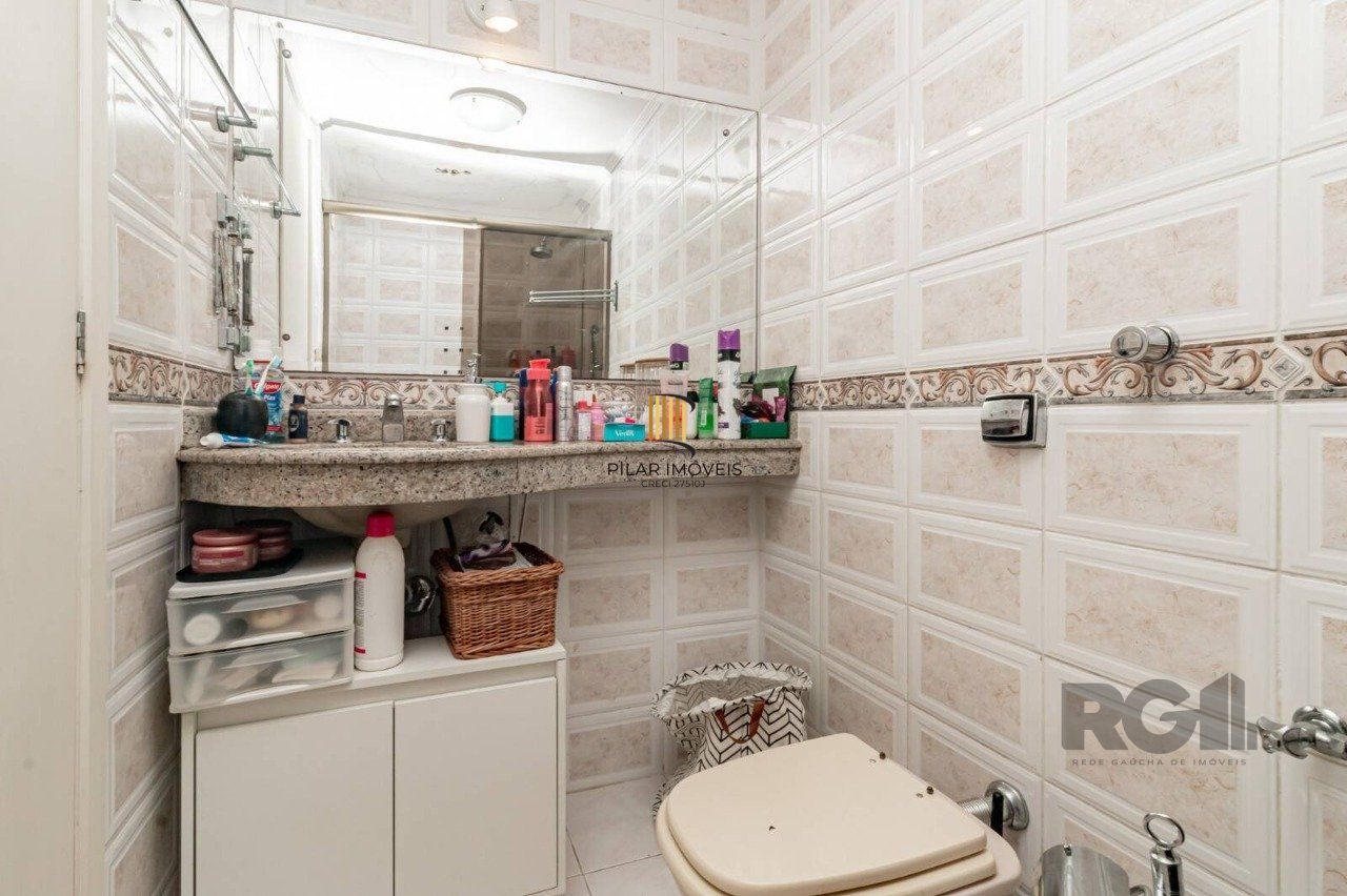 Cobertura de três quartos, suíte e uma vaga de garagem no bairro Higienópolis