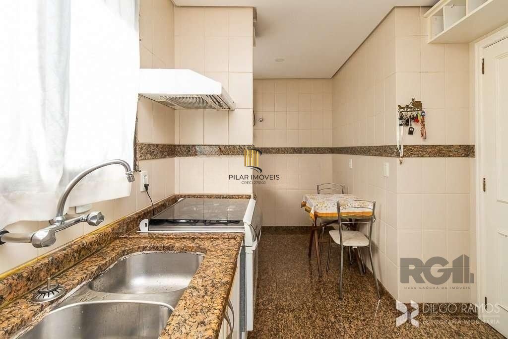 Cobertura para Venda - 185m², 3 dormitórios, sendo 1 suites, 2 vagas - Petrópolis